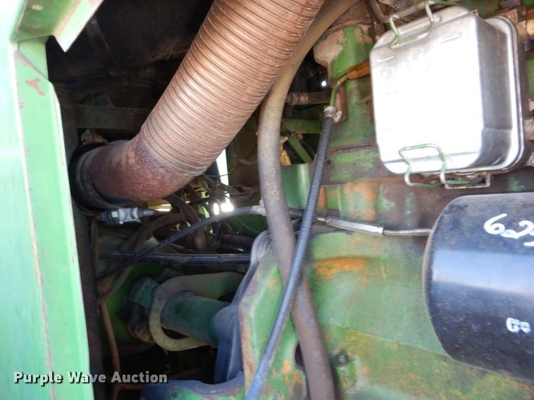 image for item DN7263 1989 John Deere 8560  4WD tractor
