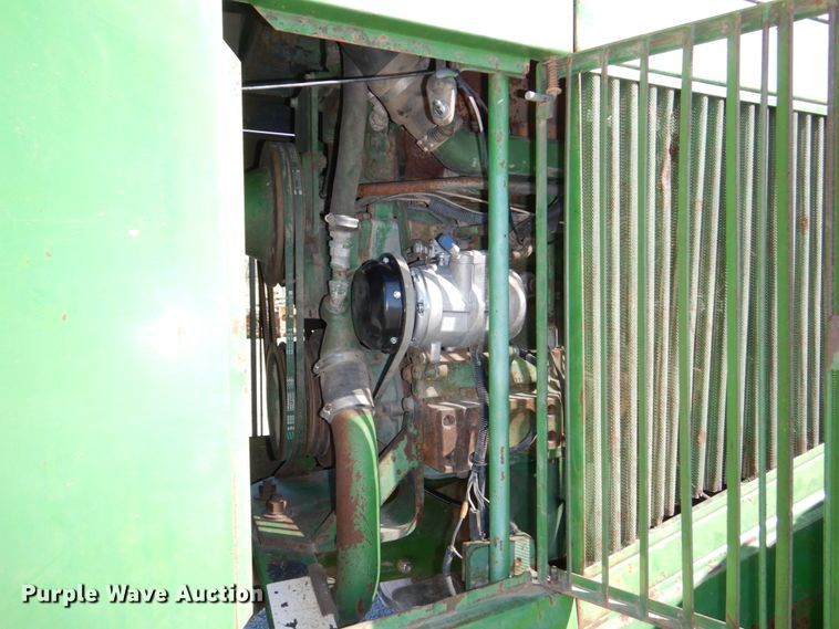 image for item DN7263 1989 John Deere 8560  4WD tractor