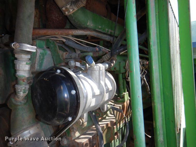 image for item DN7263 1989 John Deere 8560  4WD tractor