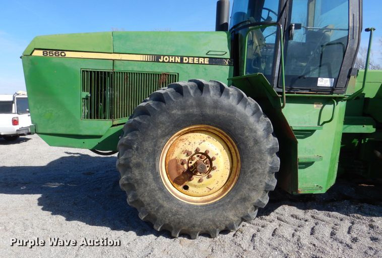image for item DN7263 1989 John Deere 8560  4WD tractor