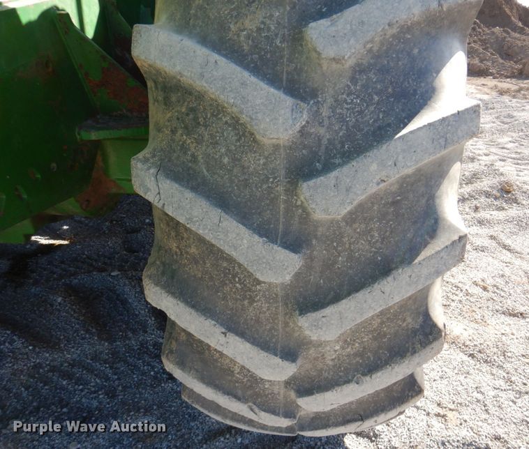 image for item DN7263 1989 John Deere 8560  4WD tractor