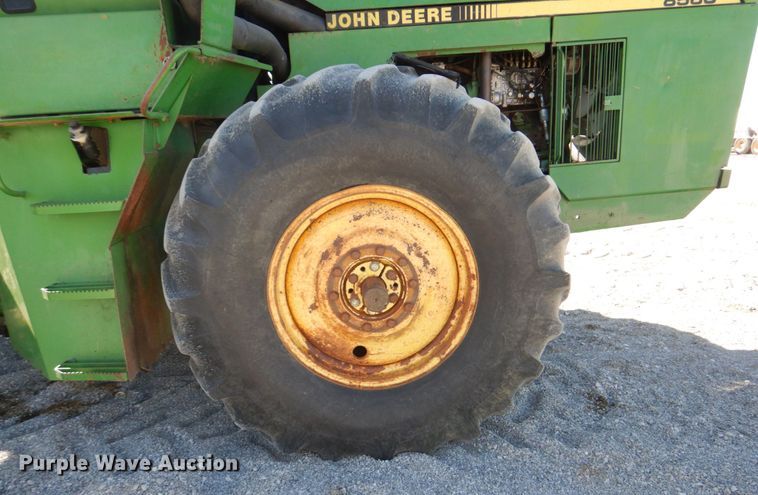 image for item DN7263 1989 John Deere 8560  4WD tractor