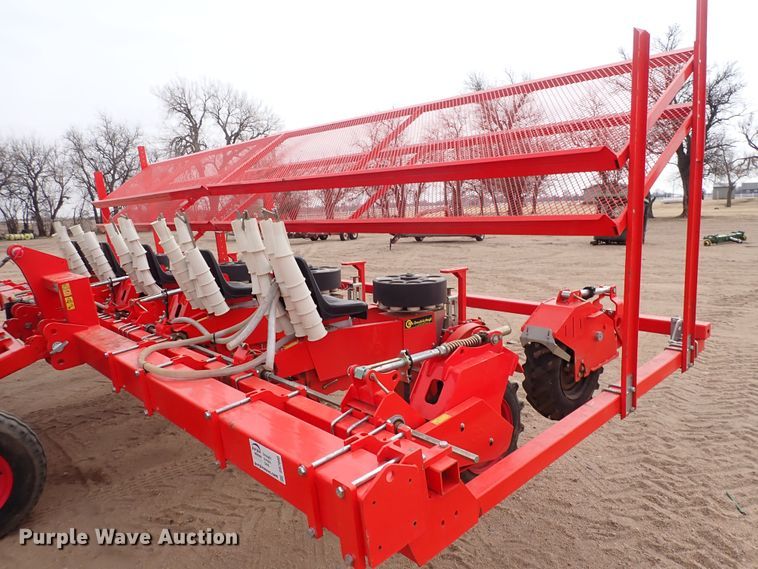 image for item DS7040 2019 Checchi & Magli Trium 45 TS  transplanter