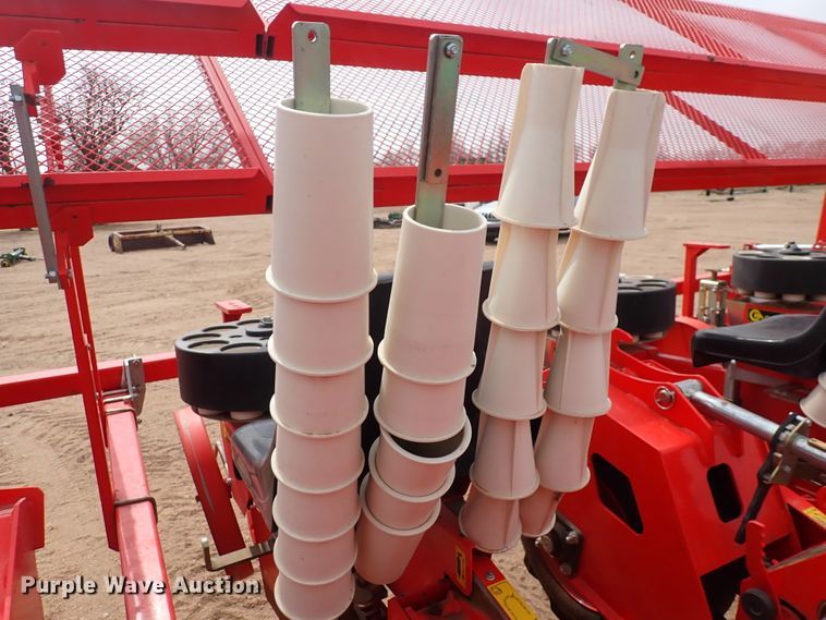 image for item DS7040 2019 Checchi & Magli Trium 45 TS  transplanter