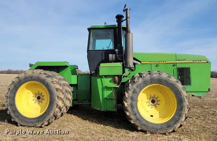 image for item HF9270 1993 John Deere 8570  4WD tractor