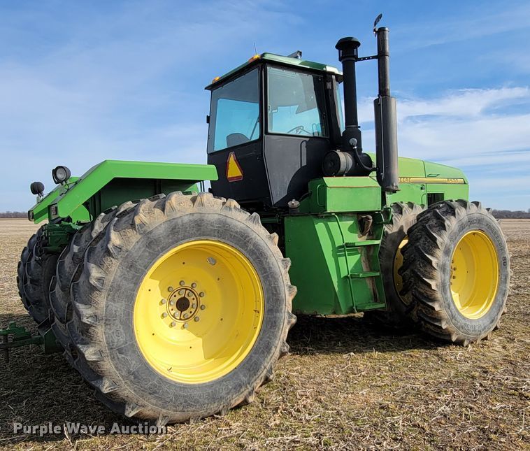 image for item HF9270 1993 John Deere 8570  4WD tractor