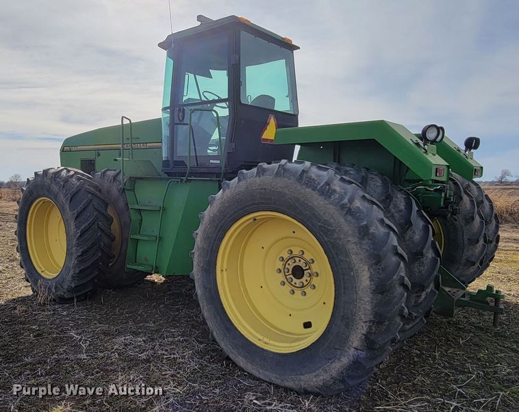 image for item HF9270 1993 John Deere 8570  4WD tractor