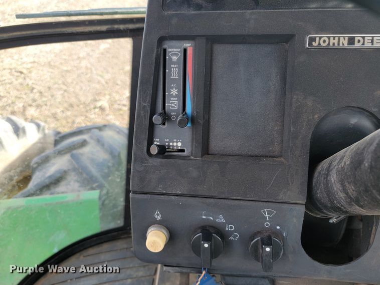 image for item HF9270 1993 John Deere 8570  4WD tractor