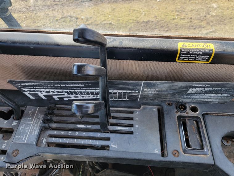 image for item HF9270 1993 John Deere 8570  4WD tractor