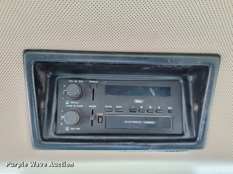 image for item HF9270 1993 John Deere 8570  4WD tractor