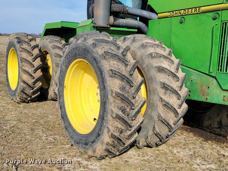 image for item HF9270 1993 John Deere 8570  4WD tractor