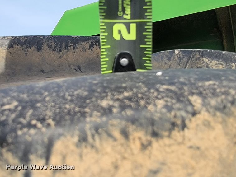 image for item HF9270 1993 John Deere 8570  4WD tractor