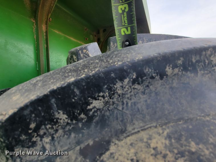 image for item HF9270 1993 John Deere 8570  4WD tractor