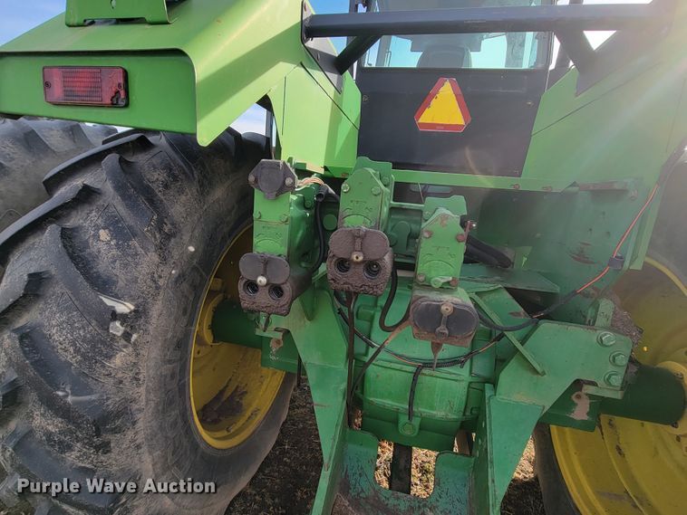 image for item HF9270 1993 John Deere 8570  4WD tractor