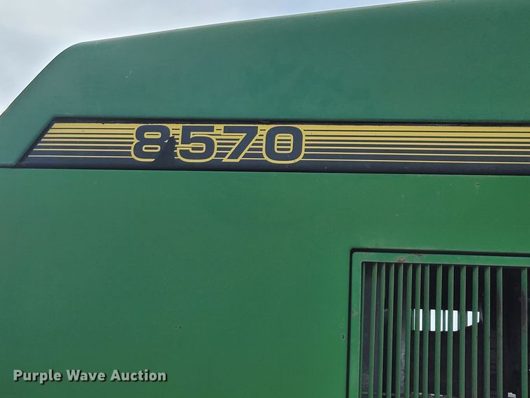 image for item HF9270 1993 John Deere 8570  4WD tractor