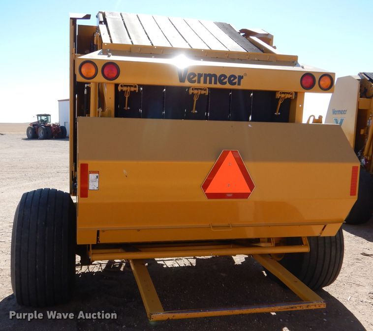 image for item IE9740 Vermeer 605N  round baler
