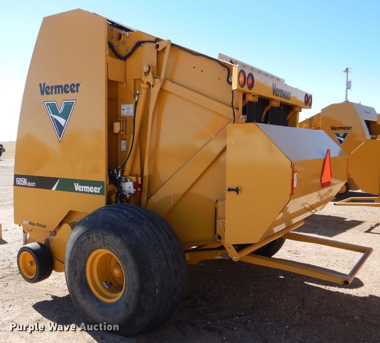 image for item IE9740 Vermeer 605N  round baler
