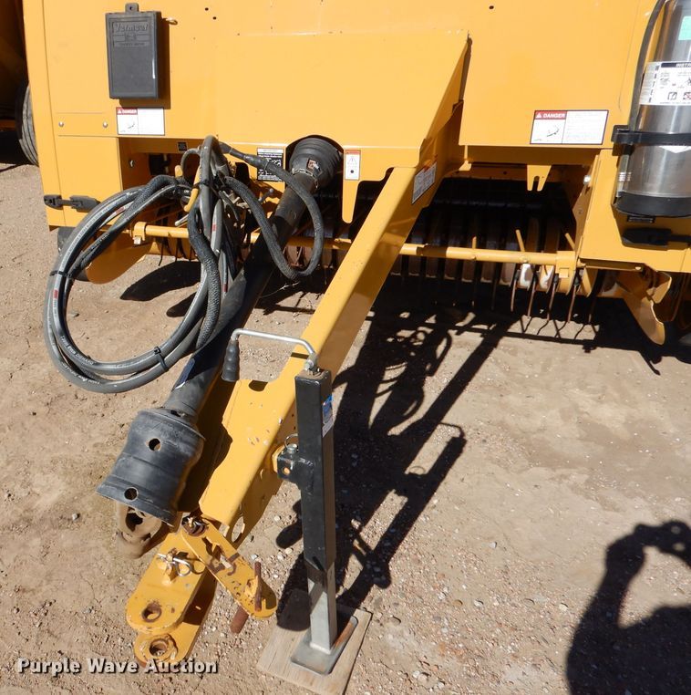 image for item IE9740 Vermeer 605N  round baler