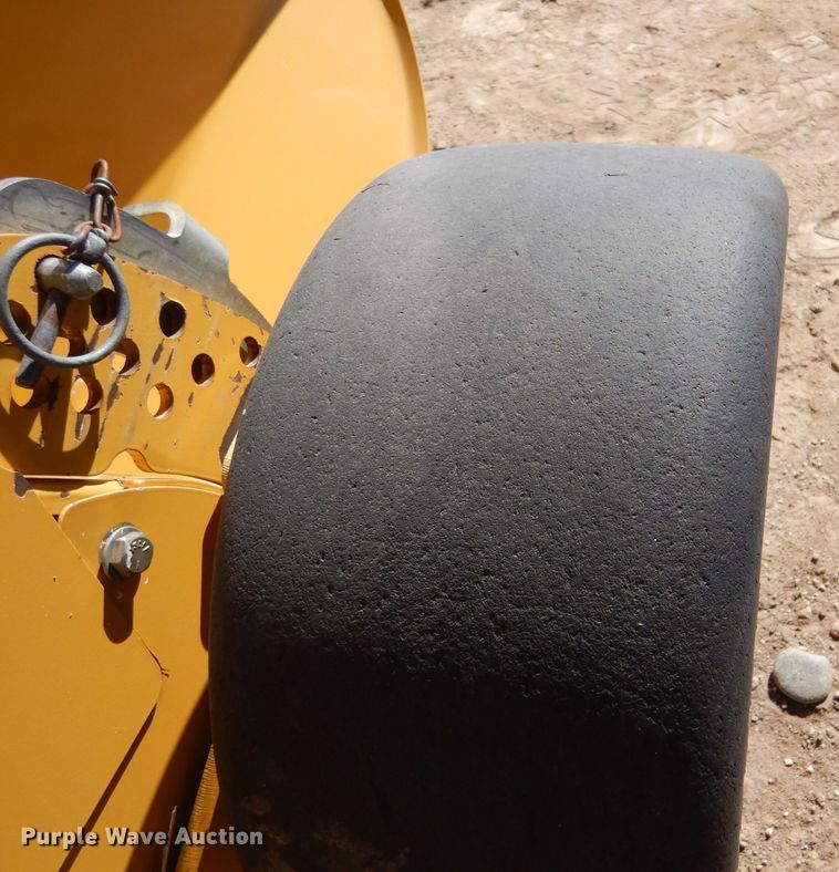 image for item IE9740 Vermeer 605N  round baler