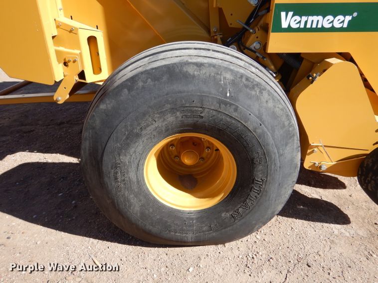 image for item IE9740 Vermeer 605N  round baler