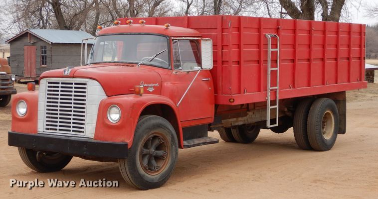 image for item IE9741 1968 International Loadstar 1800  grain truck