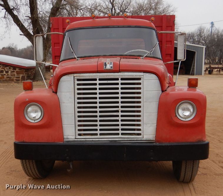 image for item IE9741 1968 International Loadstar 1800  grain truck