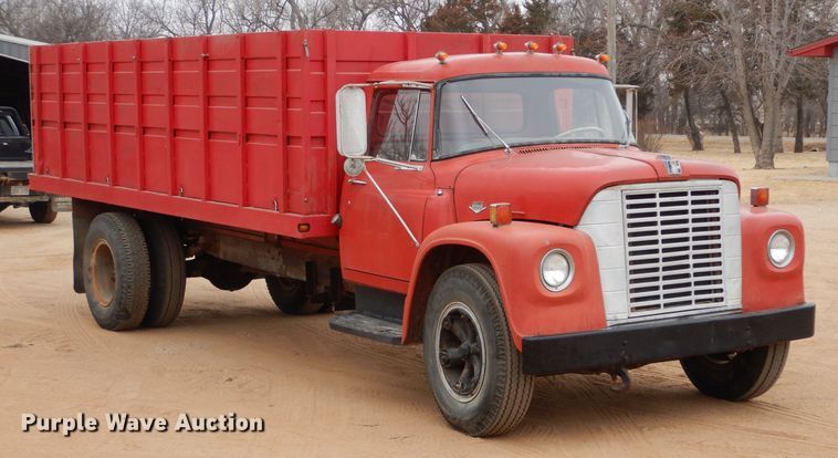 image for item IE9741 1968 International Loadstar 1800  grain truck