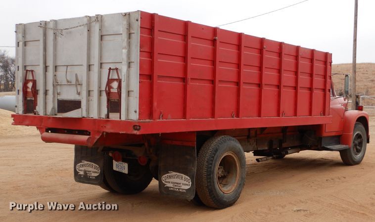 image for item IE9741 1968 International Loadstar 1800  grain truck