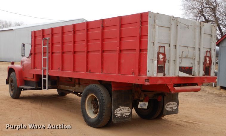 image for item IE9741 1968 International Loadstar 1800  grain truck