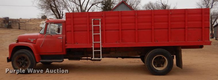 image for item IE9741 1968 International Loadstar 1800  grain truck
