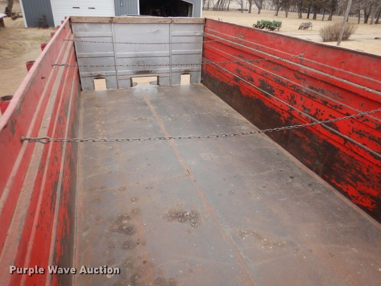 image for item IE9741 1968 International Loadstar 1800  grain truck