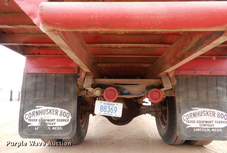 image for item IE9741 1968 International Loadstar 1800  grain truck