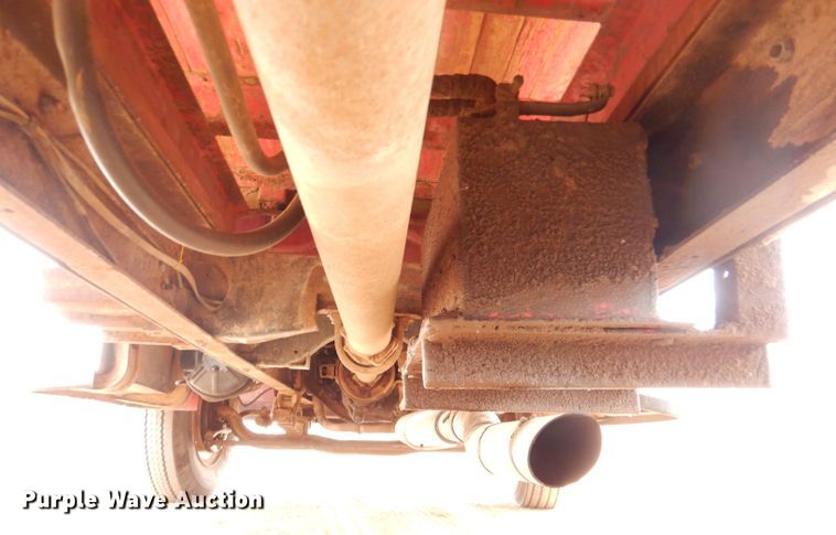 image for item IE9741 1968 International Loadstar 1800  grain truck