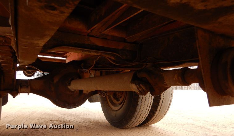 image for item IE9741 1968 International Loadstar 1800  grain truck