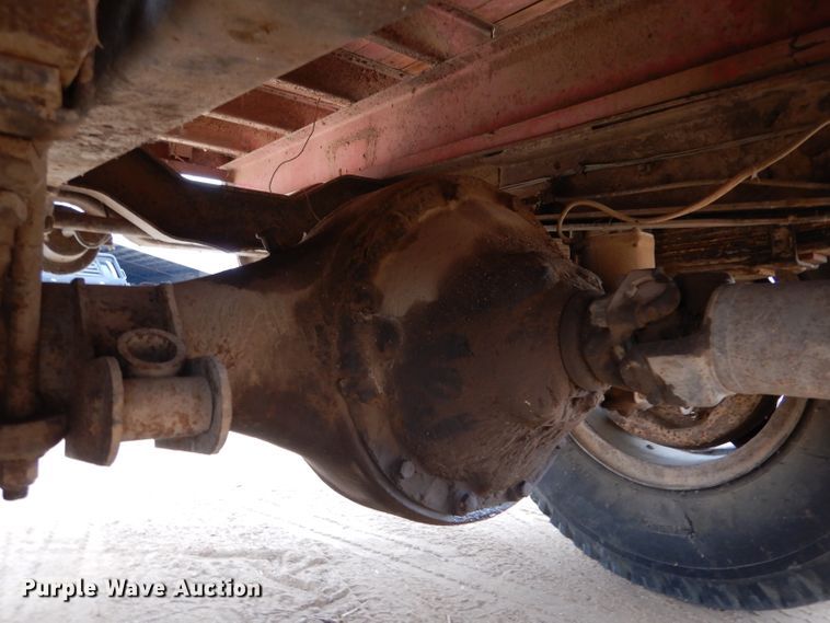 image for item IE9741 1968 International Loadstar 1800  grain truck