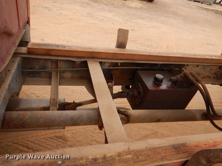 image for item IE9741 1968 International Loadstar 1800  grain truck