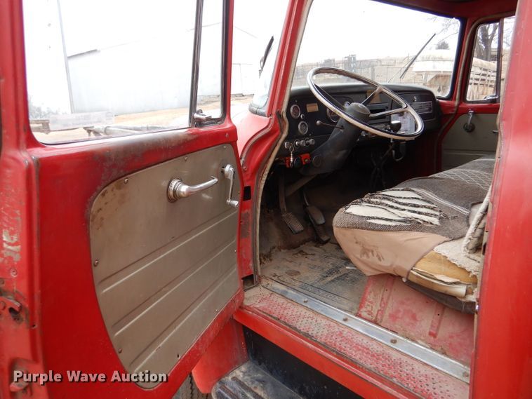 image for item IE9741 1968 International Loadstar 1800  grain truck