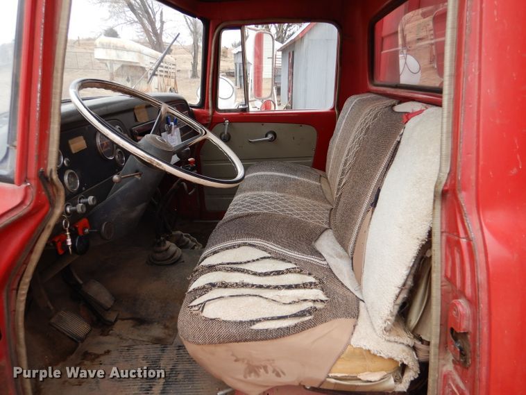 image for item IE9741 1968 International Loadstar 1800  grain truck