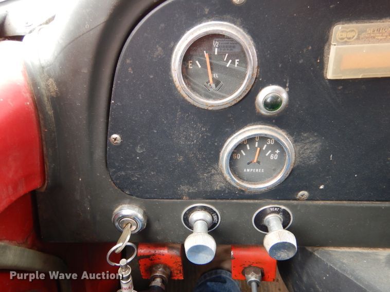 image for item IE9741 1968 International Loadstar 1800  grain truck