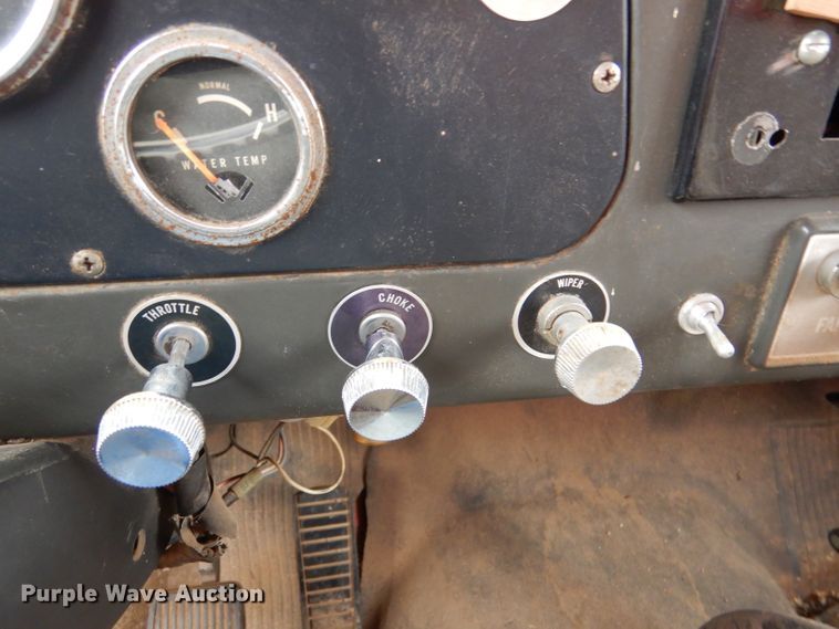 image for item IE9741 1968 International Loadstar 1800  grain truck