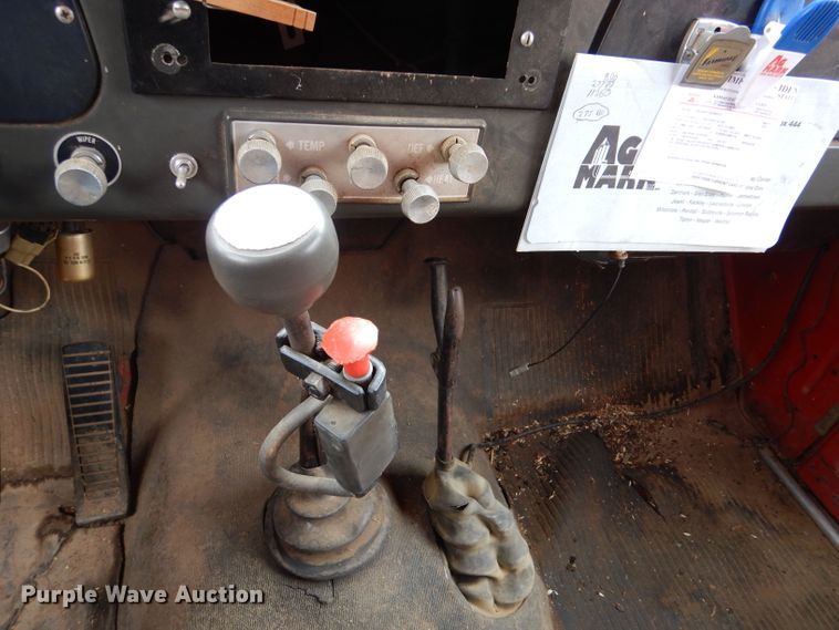 image for item IE9741 1968 International Loadstar 1800  grain truck