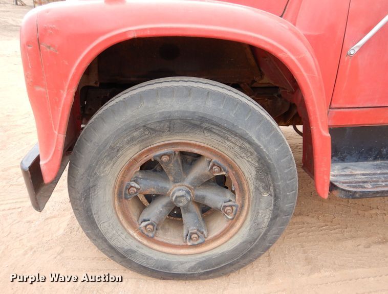 image for item IE9741 1968 International Loadstar 1800  grain truck