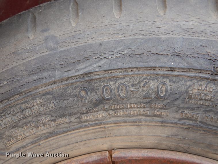 image for item IE9741 1968 International Loadstar 1800  grain truck