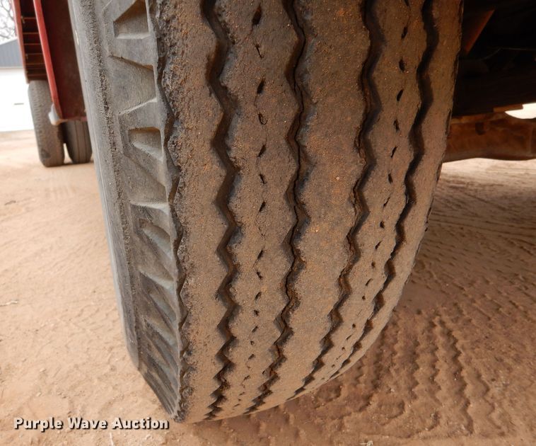 image for item IE9741 1968 International Loadstar 1800  grain truck