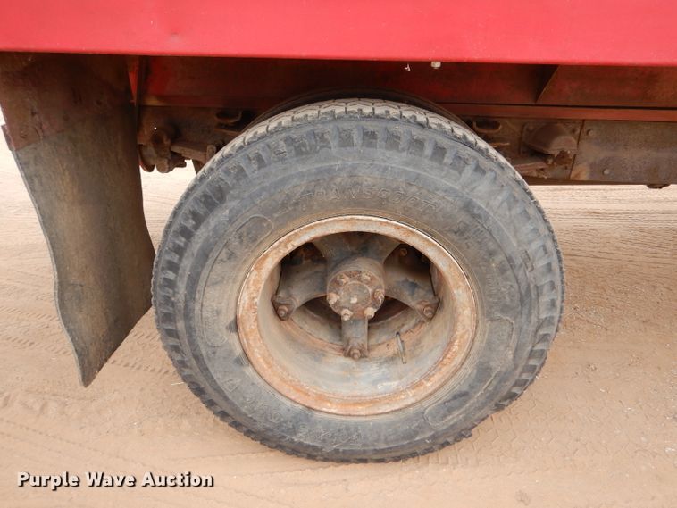 image for item IE9741 1968 International Loadstar 1800  grain truck