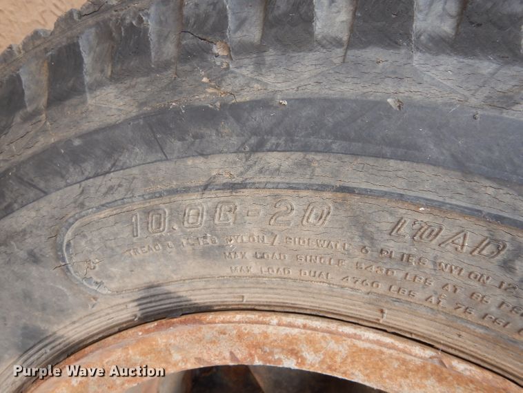 image for item IE9741 1968 International Loadstar 1800  grain truck