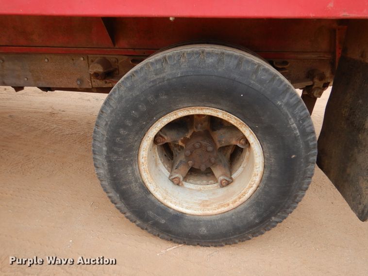 image for item IE9741 1968 International Loadstar 1800  grain truck