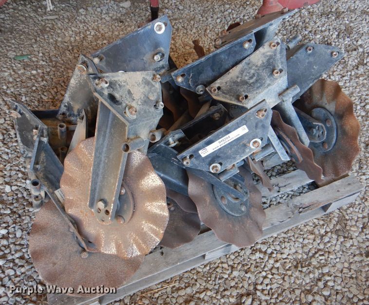 image for item IH9204 (15) Kinze no-till coulters