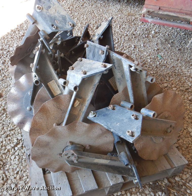 image for item IH9204 (15) Kinze no-till coulters