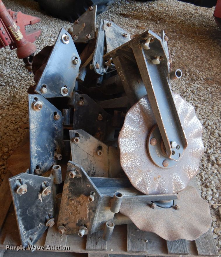 image for item IH9204 (15) Kinze no-till coulters